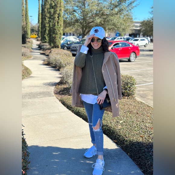 Meet your posher! - Picture 2 of 4